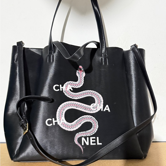 LATC Handbags - LATC Cha Cha Cha Nel Black Tote Bag with Snake Design